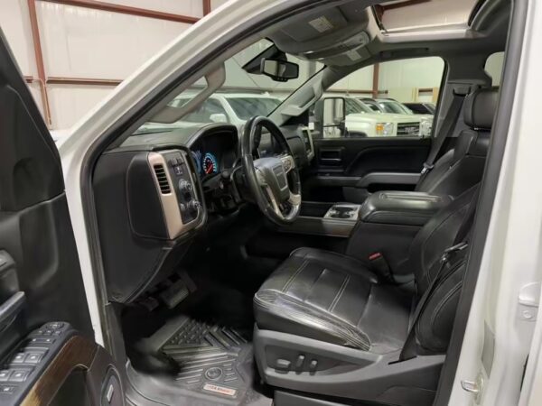 2017 GMC SIERRA 3500HD DENALI - Image 6