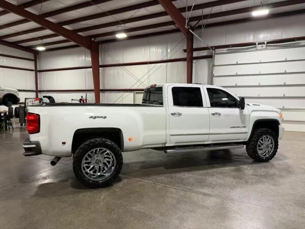 2017 GMC SIERRA 3500HD DENALI - Image 4