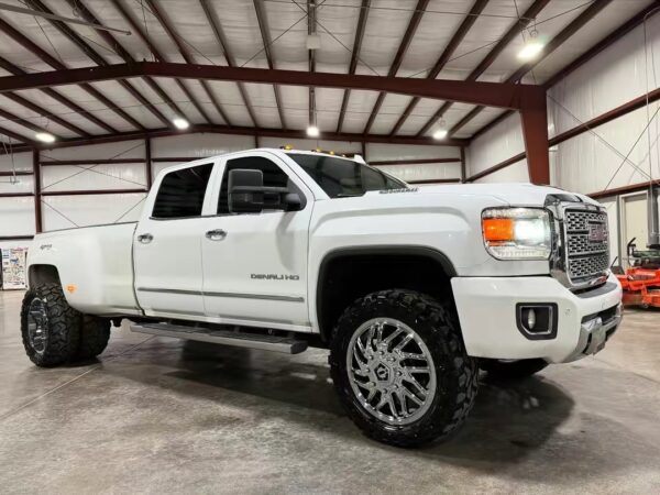 2017 GMC SIERRA 3500HD DENALI - Image 9