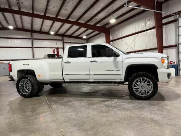 2017 GMC SIERRA 3500HD DENALI - Image 3