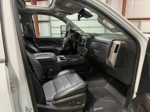 2017 GMC SIERRA 3500HD DENALI - Image 8