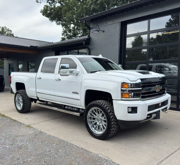 CHEVROLET SILVERADO 2500HD HIGH COUNTRY - Image 2