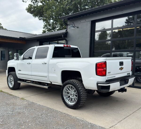 CHEVROLET SILVERADO 2500HD HIGH COUNTRY - Image 6
